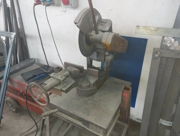 2#5574 Attrezzature per la lavorazione del ferro