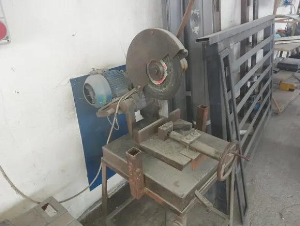 2#5574 Attrezzature per la lavorazione del ferro