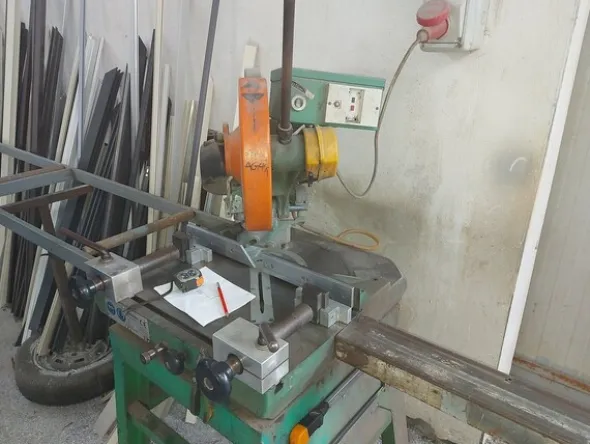 2#5574 Attrezzature per la lavorazione del ferro