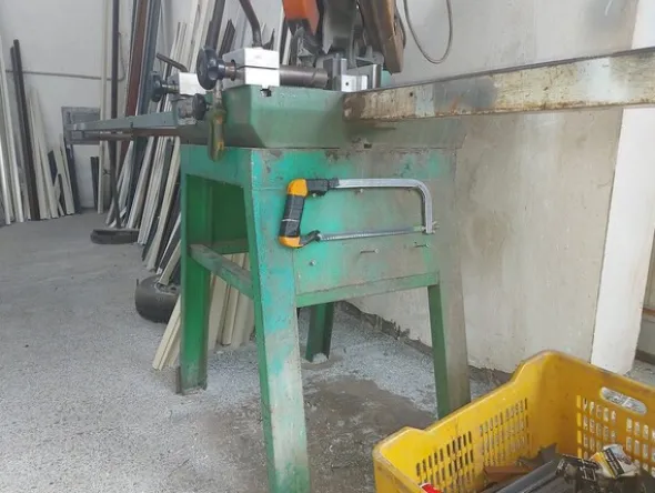 2#5574 Attrezzature per la lavorazione del ferro
