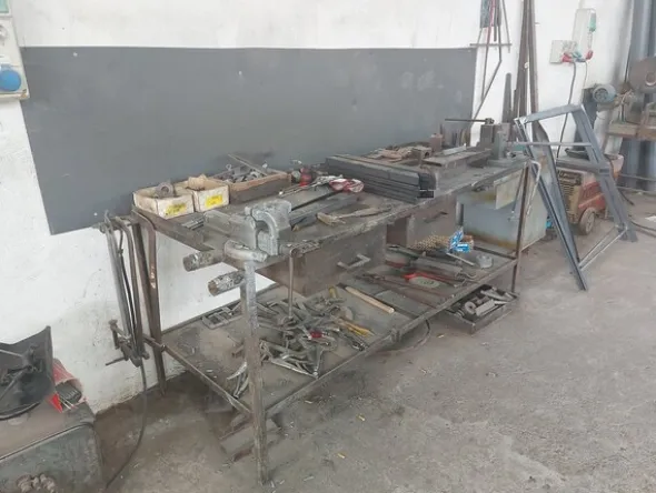 2#5574 Attrezzature per la lavorazione del ferro