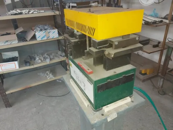 2#5574 Attrezzature per la lavorazione del ferro