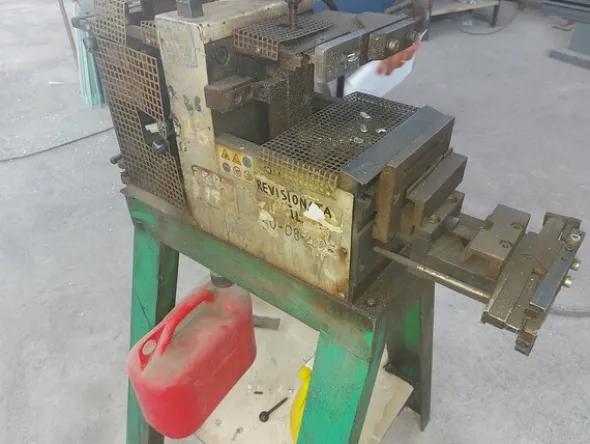 2#5574 Attrezzature per la lavorazione del ferro