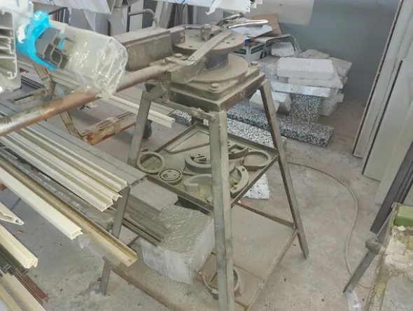 2#5574 Attrezzature per la lavorazione del ferro