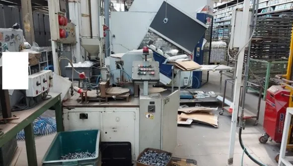 12#7174 Attrezzature per premontaggio vasca
