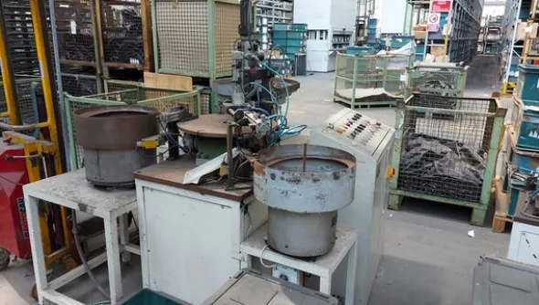12#7174 Attrezzature per premontaggio vasca