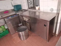 1#10276 Attrezzature per ristorazione e arredi e subingresso voltura di titoli amministrativi di posizioni connesse all'attività