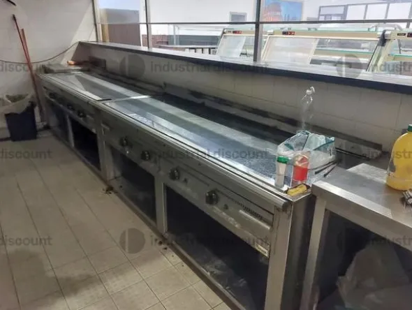 9#9089 Attrezzature per ristorazione e Amplificatore Yamaha e Scaffalature