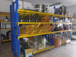 9#9089 Attrezzature per ristorazione e Amplificatore Yamaha e Scaffalature