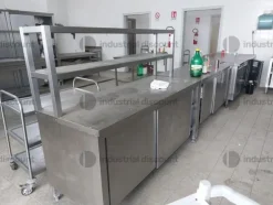 9#9089 Attrezzature per ristorazione e Amplificatore Yamaha e Scaffalature