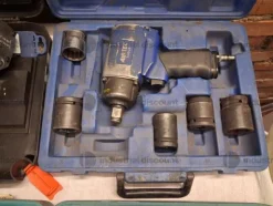3#10272 Attrezzature utensili e strumenti per officina e lavorazioni meccaniche