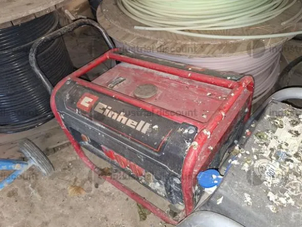 7#10015 Attrezzature varie da cantiere