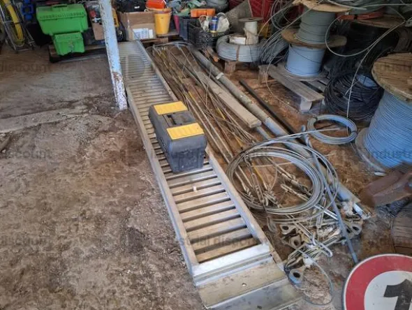 7#10015 Attrezzature varie da cantiere