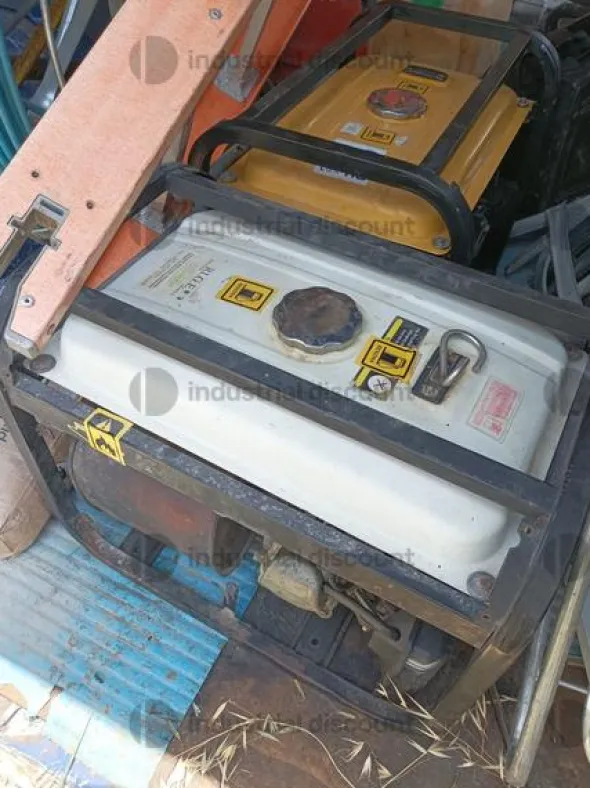 3#10015 Attrezzature varie da cantiere
