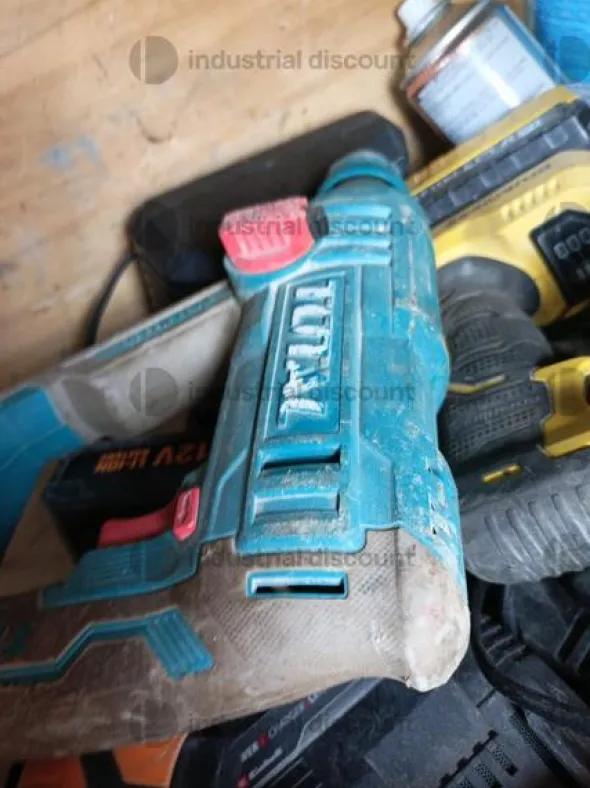 3#10015 Attrezzature varie da cantiere