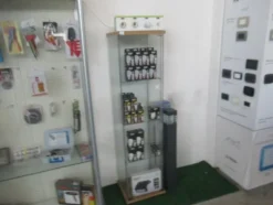 1#8714 Attrezzature varie di magazzino e rimanenze di materiale elettrico