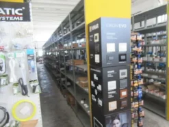 1#8714 Attrezzature varie di magazzino e rimanenze di materiale elettrico