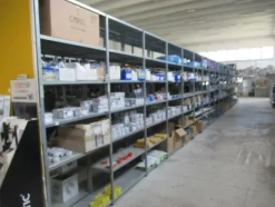 1#8714 Attrezzature varie di magazzino e rimanenze di materiale elettrico