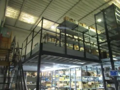 4#8599 Attrezzature varie di magazzino e rimanenze di materiale elettrico