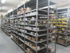 4#8599 Attrezzature varie di magazzino e rimanenze di materiale elettrico