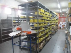 4#8599 Attrezzature varie di magazzino e rimanenze di materiale elettrico