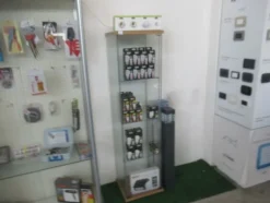 3#8599 Attrezzature varie di magazzino e rimanenze di materiale elettrico