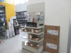 3#8599 Attrezzature varie di magazzino e rimanenze di materiale elettrico