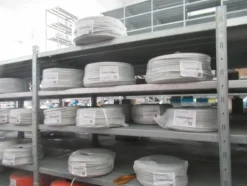 1#8599 Attrezzature varie di magazzino e rimanenze di materiale elettrico
