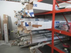 1#8599 Attrezzature varie di magazzino e rimanenze di materiale elettrico