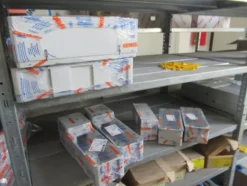 1#8599 Attrezzature varie di magazzino e rimanenze di materiale elettrico