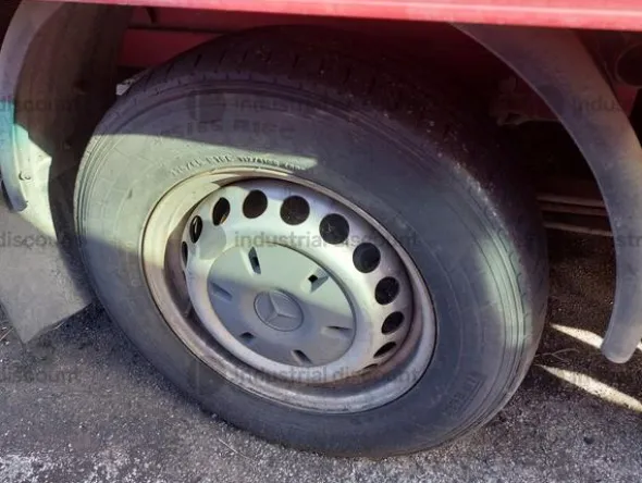 11#9138 Autocarri Iveco e Mercedes