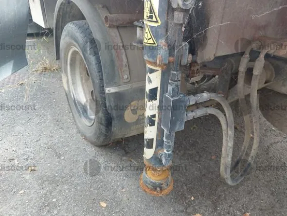 58#8980 Autocarro con piattaforma aerea