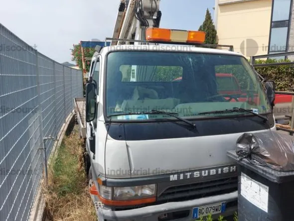 58#8980 Autocarro con piattaforma aerea