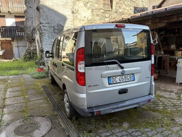2#10231 Autocarro Fiat Doblò