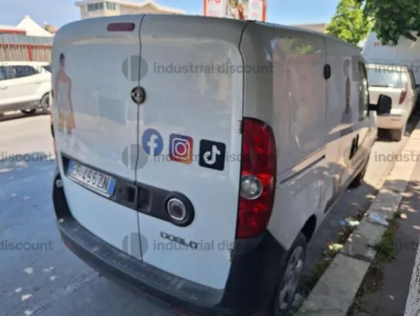 5#10104 Autocarro Fiat Doblò