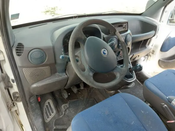16#8245 Autocarro Fiat Doblò