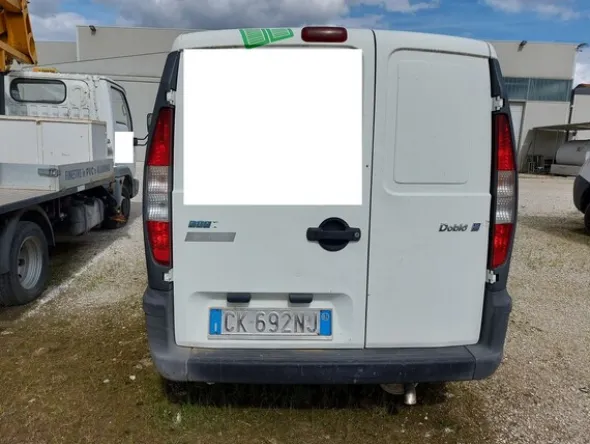 16#8245 Autocarro Fiat Doblò