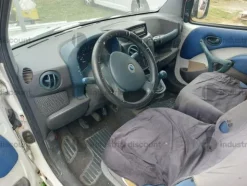 1#9760 Autocarro Fiat Doblò