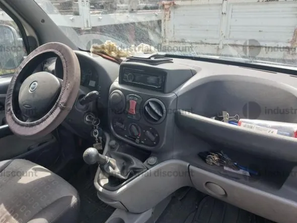 6#9578 Autocarro Fiat Doblò