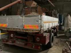 1#9189 Autocarro Fiat Iveco 109 con cassone ribaltabile trilaterale e gru Effer