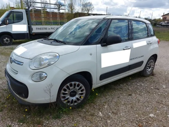 6#8245 Autocarro Fiat 500L