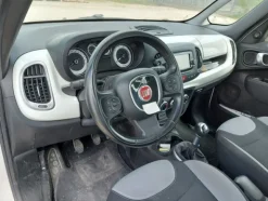 6#8245 Autocarro Fiat 500L