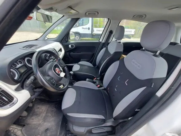 6#8245 Autocarro Fiat 500L