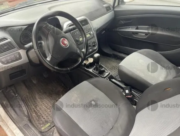 1#9611 Autocarro Fiat Punto
