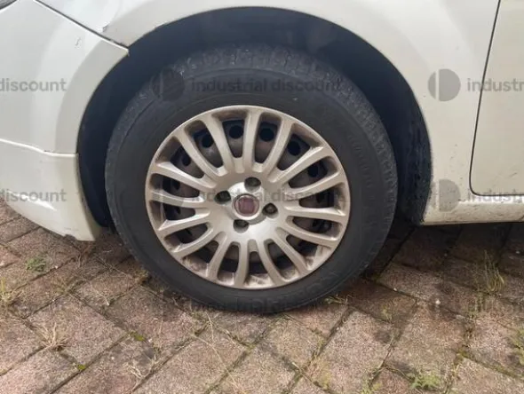 1#9611 Autocarro Fiat Punto