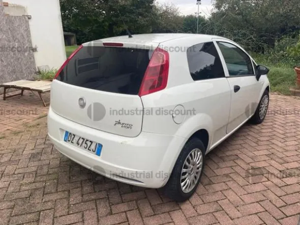 1#9611 Autocarro Fiat Punto