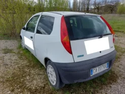 13#8245 Autocarro Fiat Punto