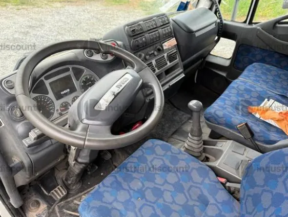 4#9789 Autocarro Iveco 75