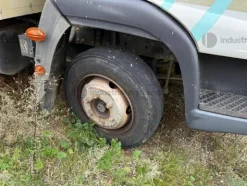 4#9789 Autocarro Iveco 75