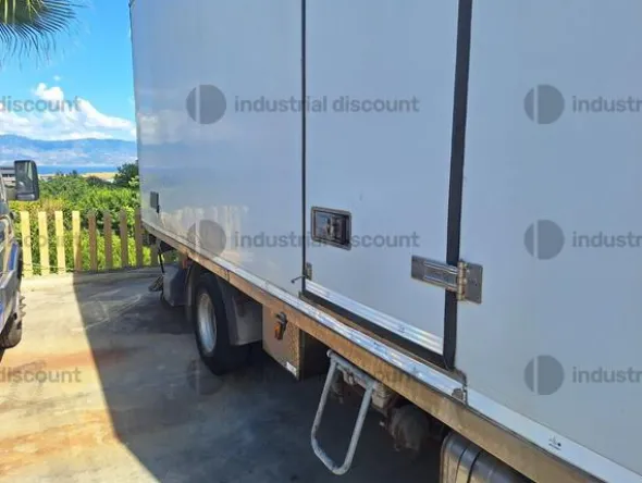 102#9825 Autocarro Iveco